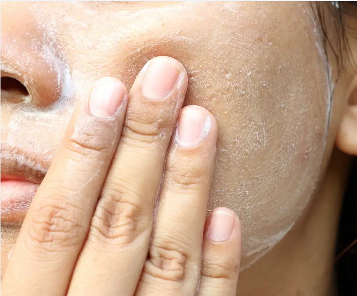 Hámlasztás: érd el a „glass skin” hatást - simább pórusokkal, kevesebb aknéval és egészségesebb bőrvédőréteggel